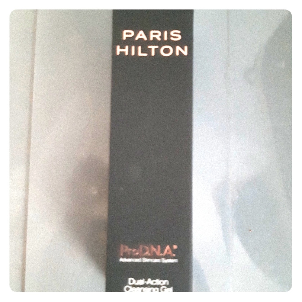Paris Hilton D.N.A. dual action cleansing gel